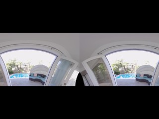 Dishy Kitten Serene Siren Shows Off Her Tush